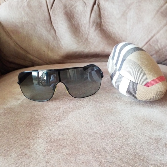 BURBERRY Sunglasses with Case - Picture 3 of 6